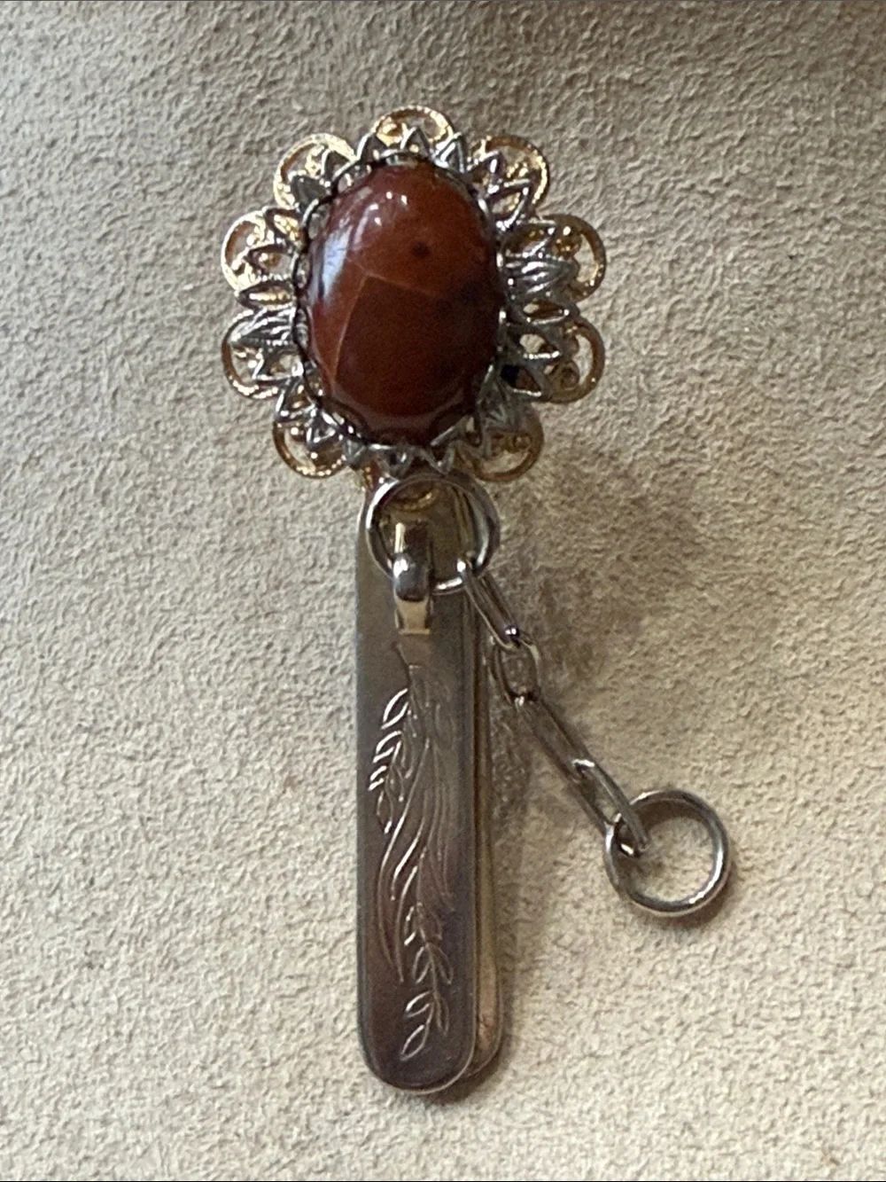 Vintage Kings Keyfinder Flower Keychain with Brown Stone Accent!